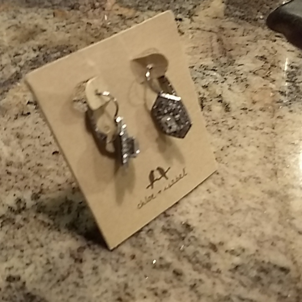 Chloe & Isabel Art Deco Earrings Like New!!